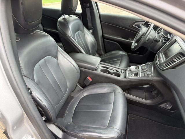 2017 Chrysler 200 Limited Platinum