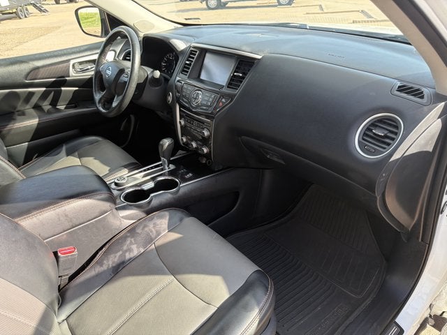 2020 Nissan Pathfinder SL